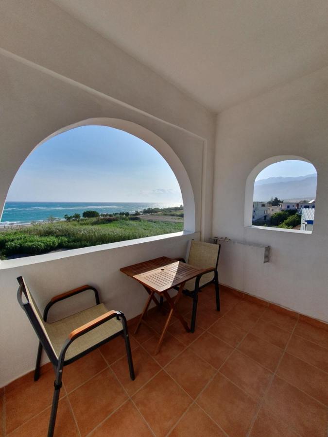 Babis & Popi Rooms And Studios Frangocastelo Exterior photo