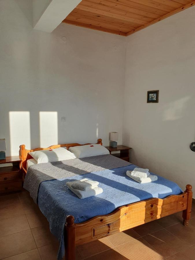 Babis & Popi Rooms And Studios Frangocastelo Exterior photo